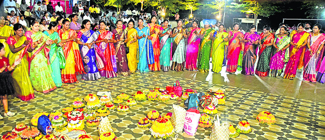 ఏమేమి పువ్వొప్పునే.. 2