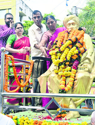 నిత్యస్మరణీయులు గురజాడ 1