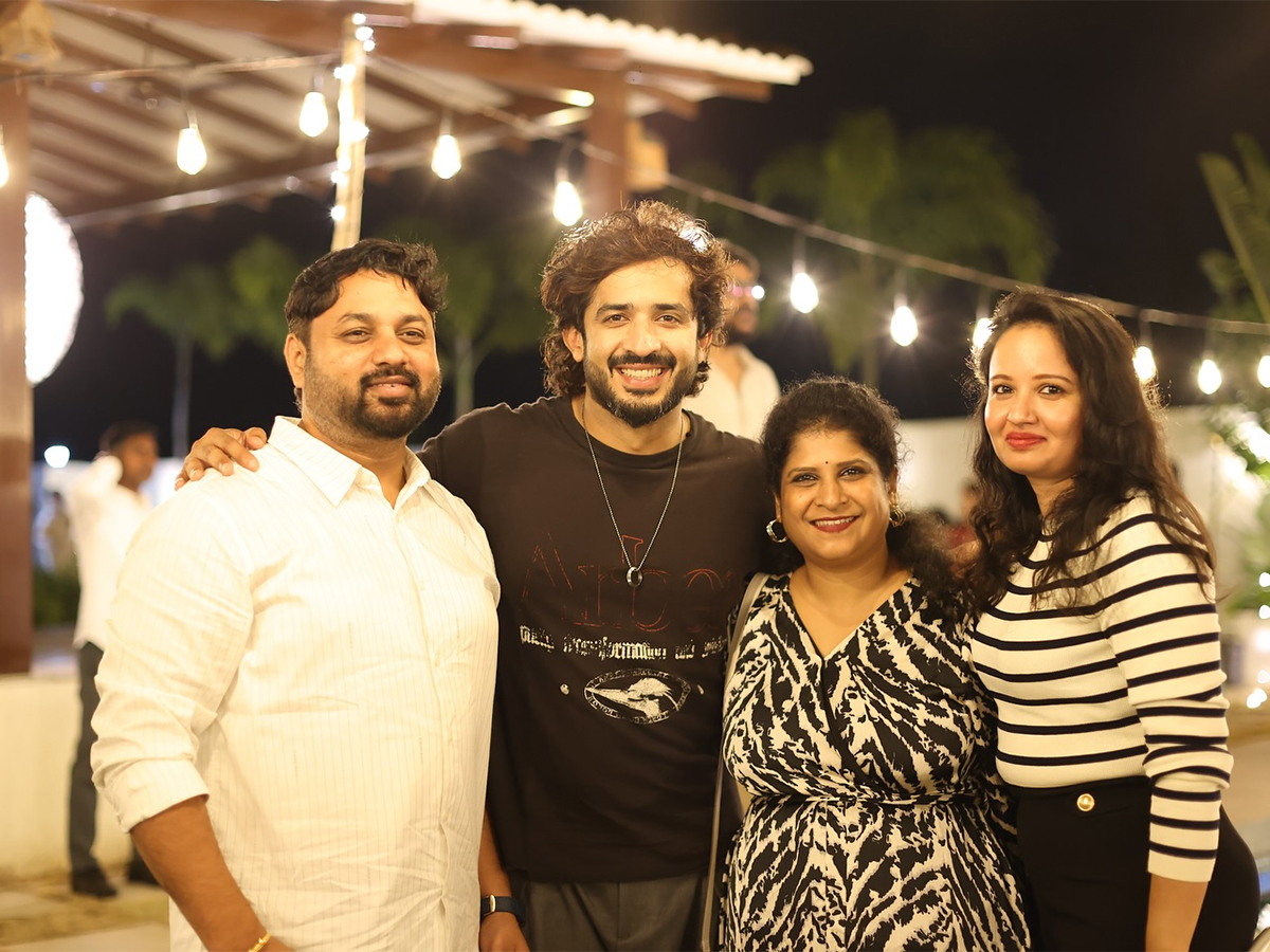 Anchor Ravi Birthday Celebrations Photo Goes Viral10