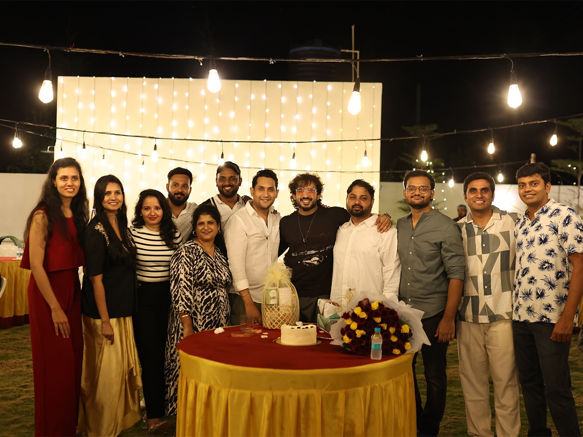 Anchor Ravi Birthday Celebrations Photo Goes Viral11