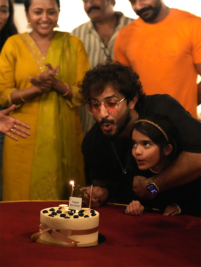 Anchor Ravi Birthday Celebrations Photo Goes Viral4