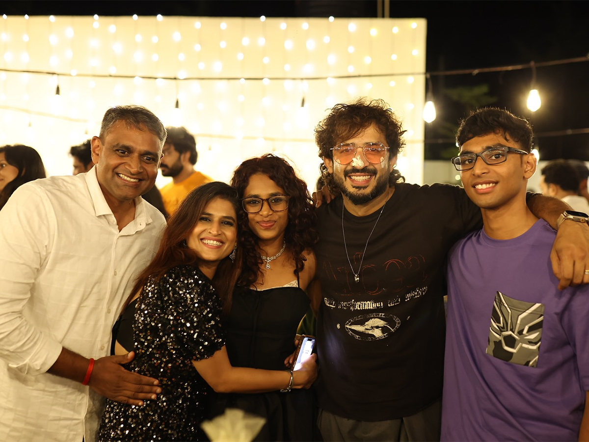 Anchor Ravi Birthday Celebrations Photo Goes Viral6