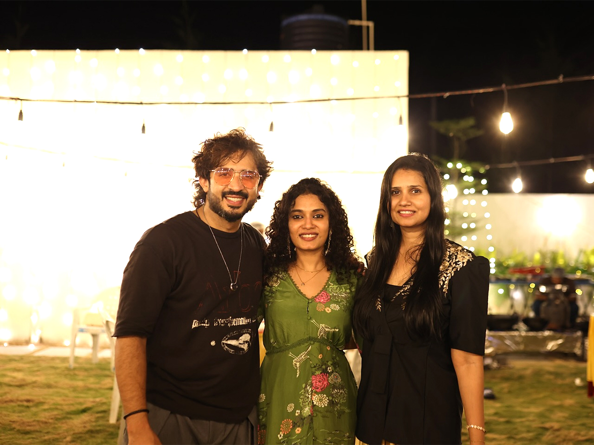 Anchor Ravi Birthday Celebrations Photo Goes Viral7