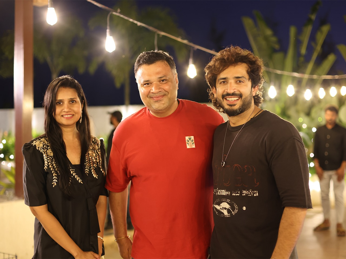 Anchor Ravi Birthday Celebrations Photo Goes Viral8