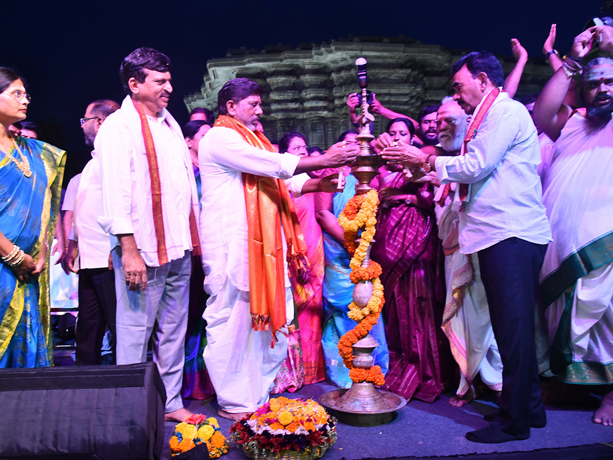 Bathukamma Festival Celebrated In Rain At Warangal District 19