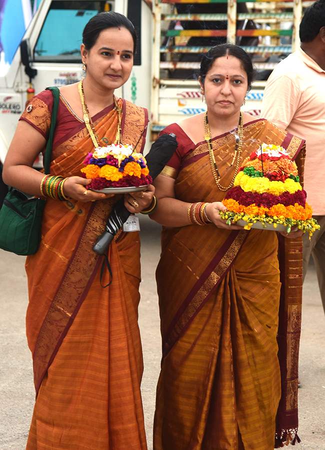 Bathukamma Festival Celebrated In Rain At Warangal District 31
