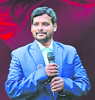 టిప్పర్‌ను ఢీకొని పాస్టర్‌ ప్రేమ్‌ రాజ్‌ దుర్మరణం 
1