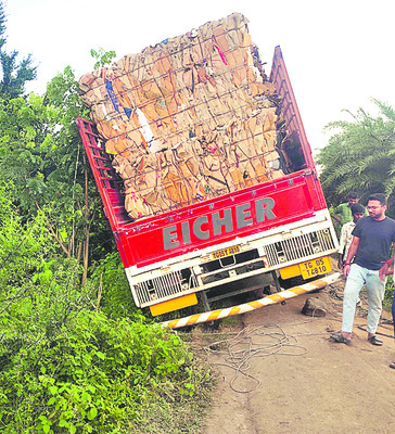 అక్రమ రేషన్‌ బియ్యం పట్టివేత2