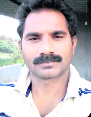 రోడ్డెక్కిన ఉద్యోగులు 1