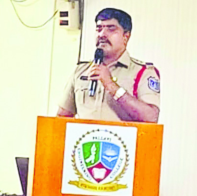 తప్పని యూరియా తిప్పలు 1