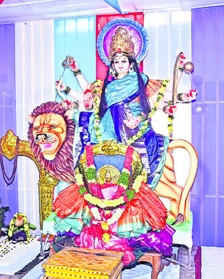 తహసీల్దార్ కార్యాలయం వద్ద..4