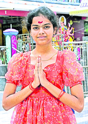 తహసీల్దార్ కార్యాలయం వద్ద..5