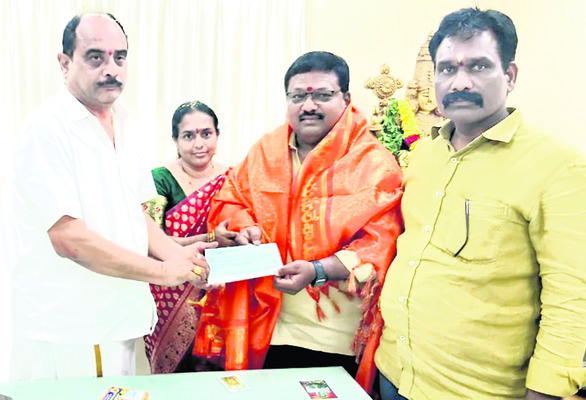 అద్దాల మండప నిర్మాణానికిరూ.కోటి విరాళం 
1
