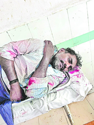 లారీ ఢీకొని ఇద్దరు దుర్మరణం 1