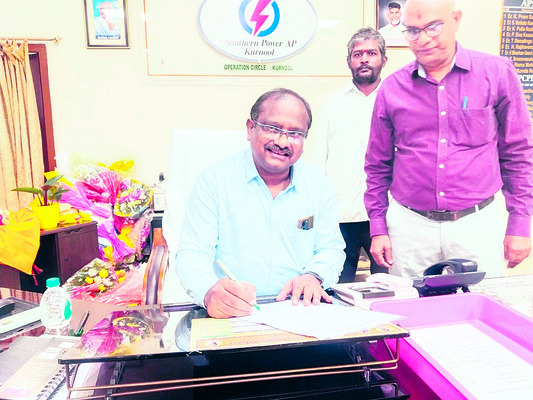 శ్రీమఠంలో వైభవంగా దసరా ఉత్సవాలు ప్రారంభం 3