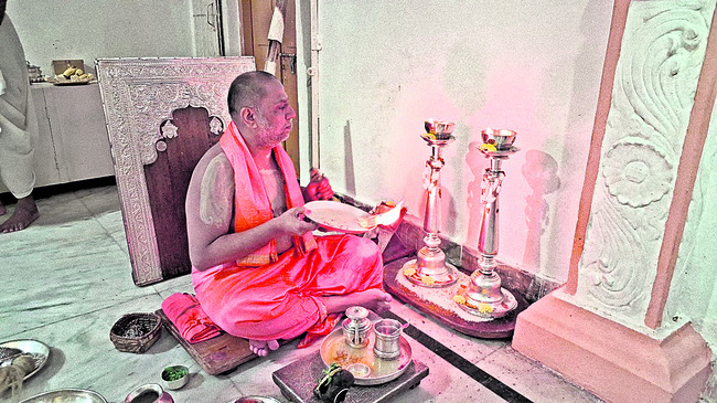 శ్రీమఠంలో వైభవంగా దసరా ఉత్సవాలు ప్రారంభం 2