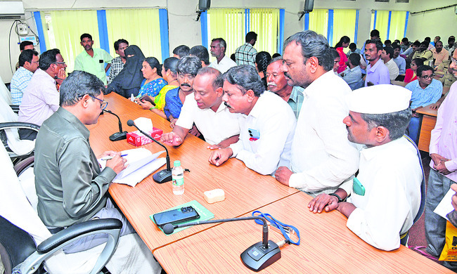 గ్రీవెన్స్‌కు వినతుల వెల్లువ1