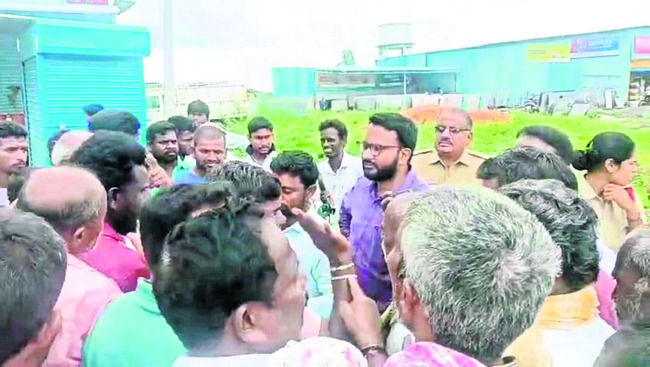 రైతులకు తప్పని యూరియా కష్టాలు 2