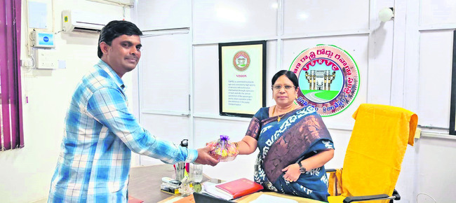 ఆర్‌ఎంను కలిసిన కామారెడ్డి డీఎం1
