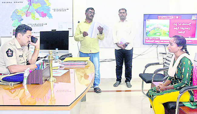ప్రతీ సమస్య పరిష్కారం కావాలి : కలెక్టర్‌1