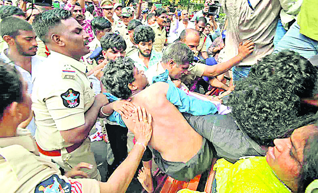 విద్యార్థులపై కర్కశం1