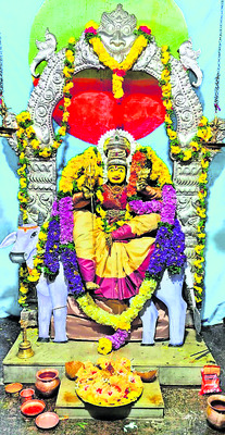 వినతులపై దృష్టి పెట్టండి2