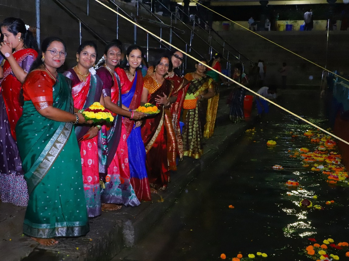 Bathukamma Celebrations 2025 In Telangana Photos2
