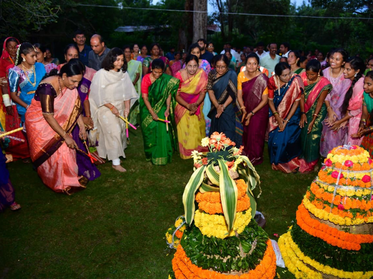 Bathukamma Celebrations 2025 In Telangana Photos23