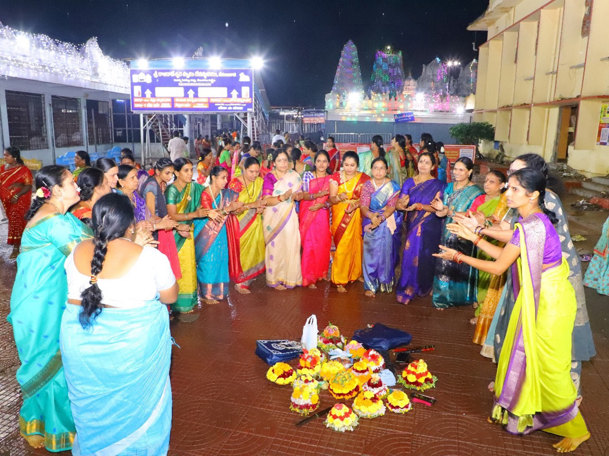 Bathukamma Celebrations 2025 In Telangana Photos3