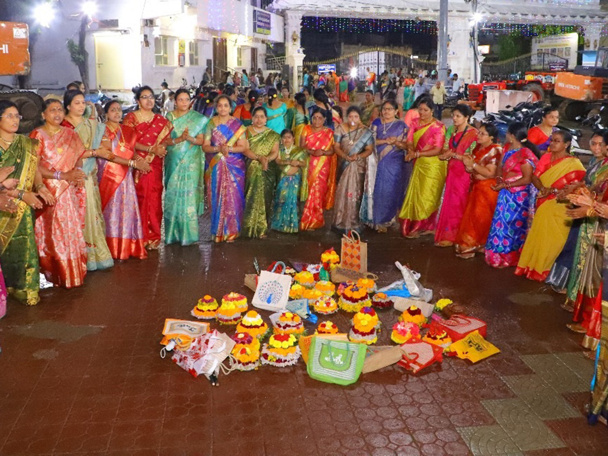 Bathukamma Celebrations 2025 In Telangana Photos6