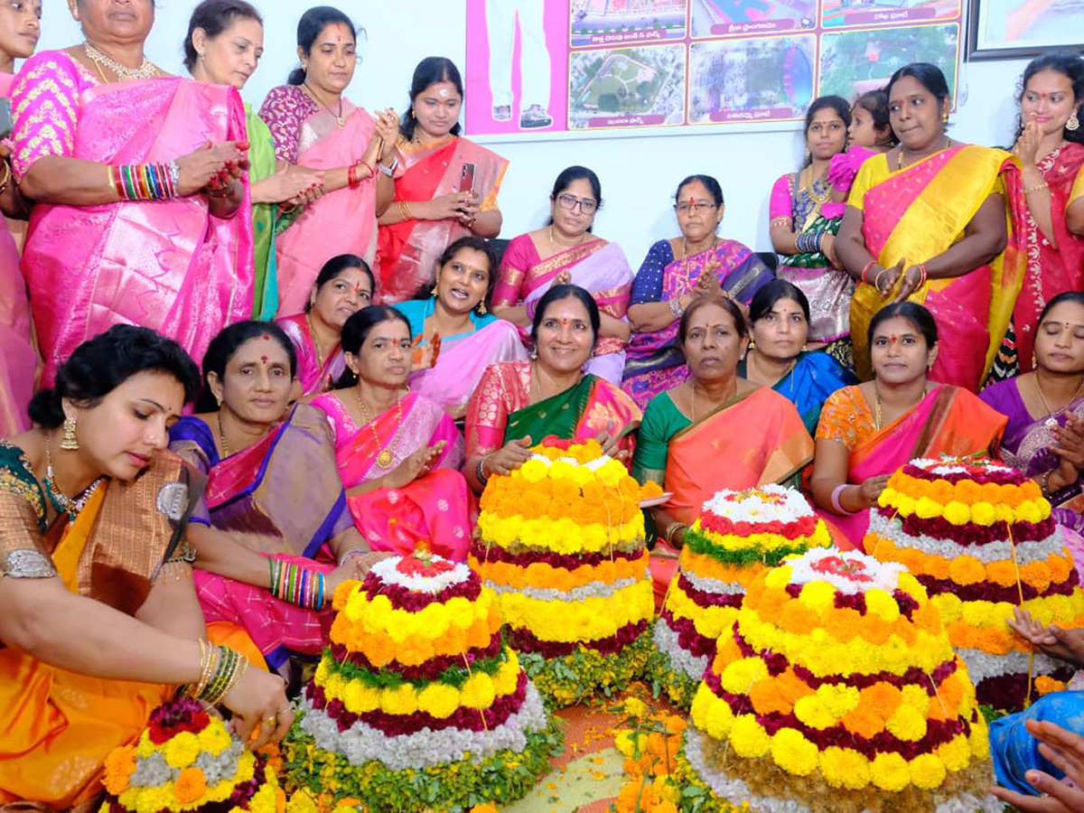 Bathukamma Celebrations 2025 In Telangana Photos8