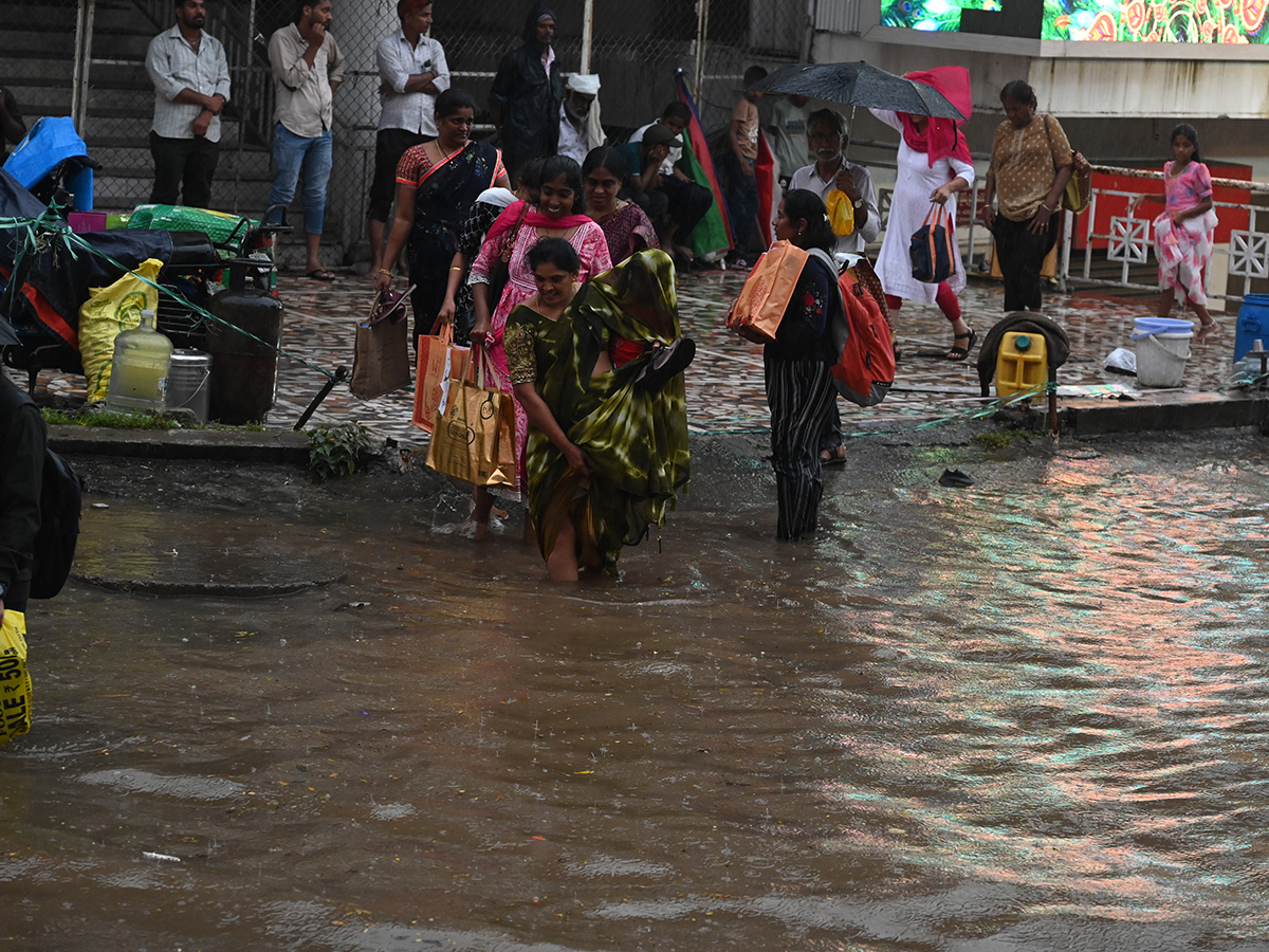 Cloudburst Chaos in Telangana Hyderabad Photos16