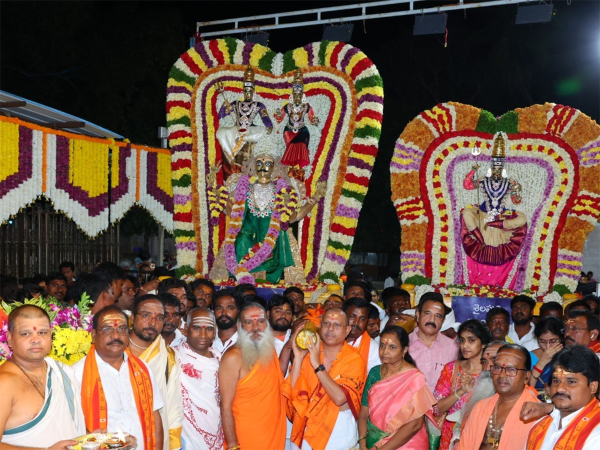 శ్రీశైలంలో వైభవంగా దేవీశరన్నవరాత్రోత్సవాలు (ఫొటోలు) | Devi Navaratri ...
