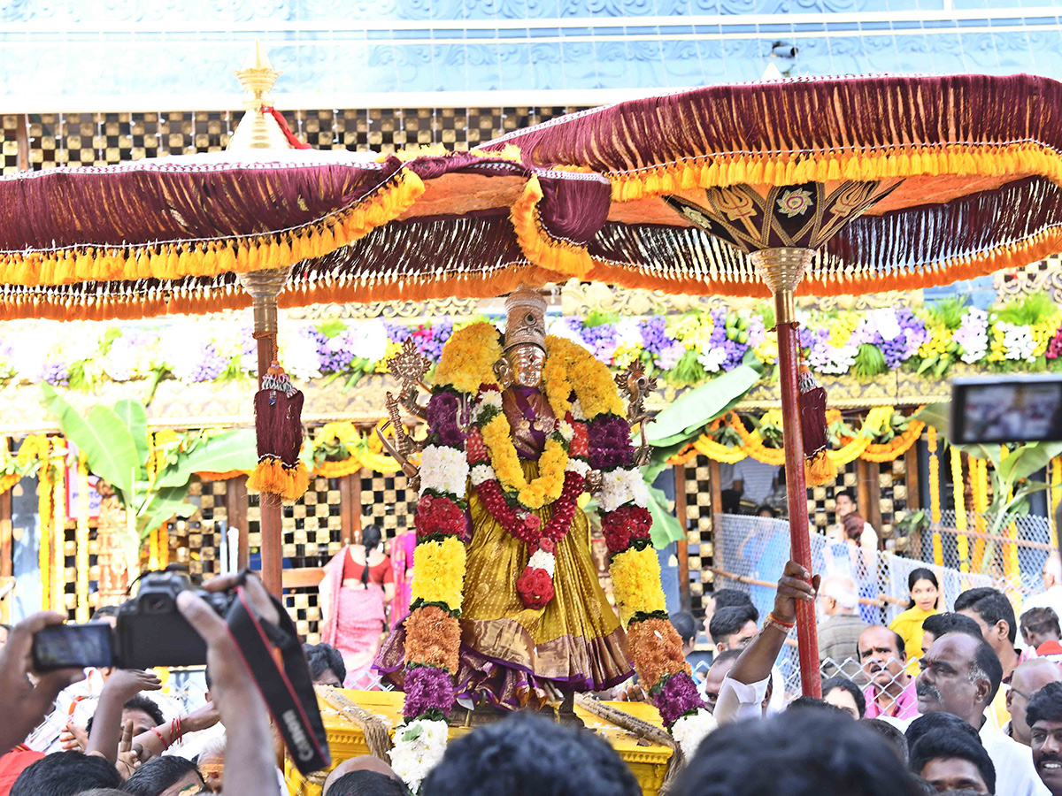 Dussehra 2025 : Devotees Rush at Kanaka Durga Temple Vijayawada19