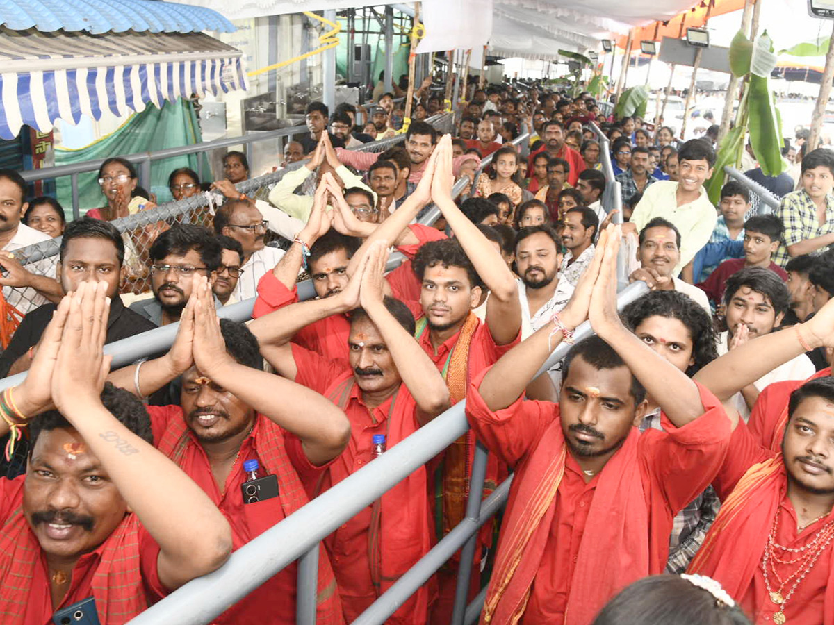 Dussehra 2025 : Devotees Rush at Kanaka Durga Temple Vijayawada24