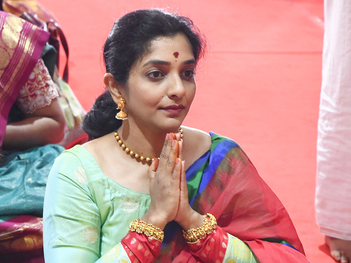 Dussehra 2025 : Devotees Rush at Kanaka Durga Temple Vijayawada4