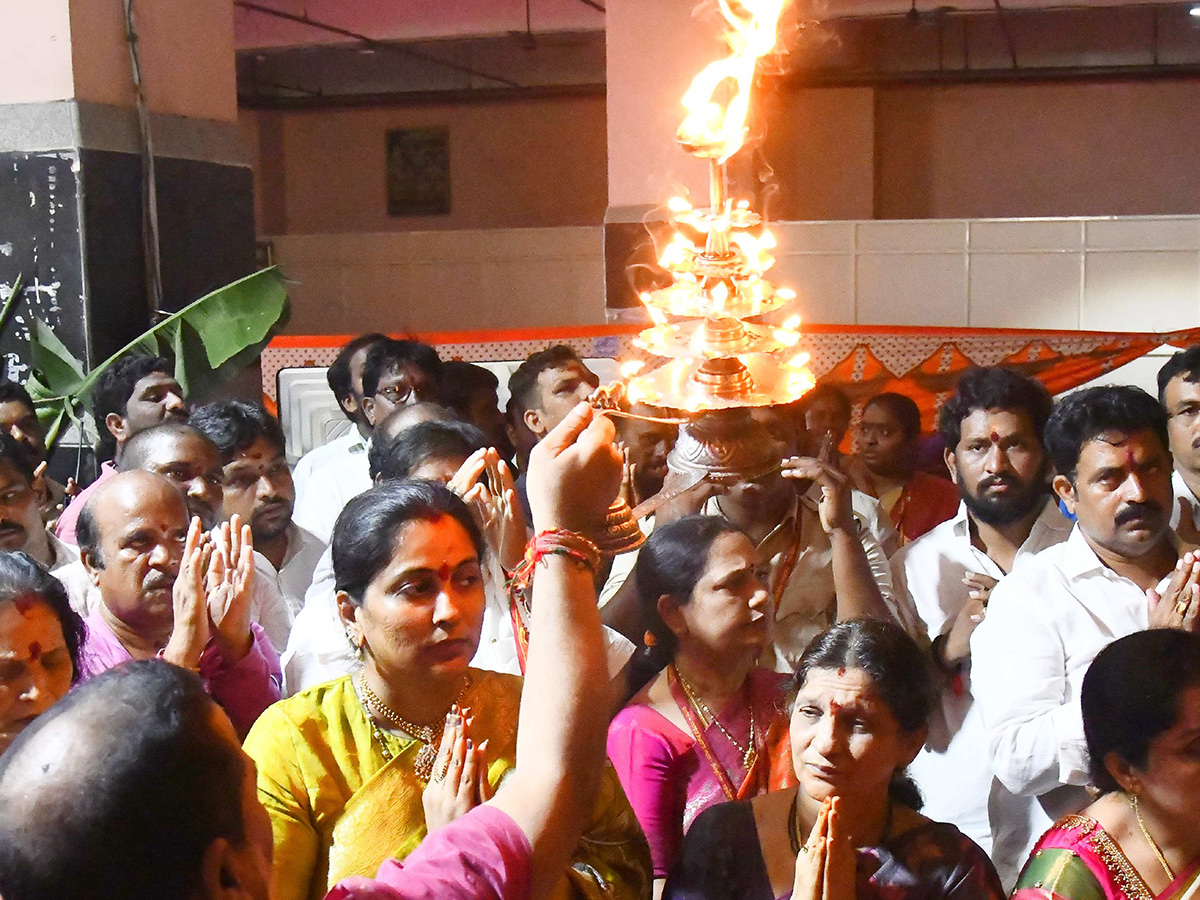 Dussehra 2025 : Devotees Rush at Kanaka Durga Temple Vijayawada8