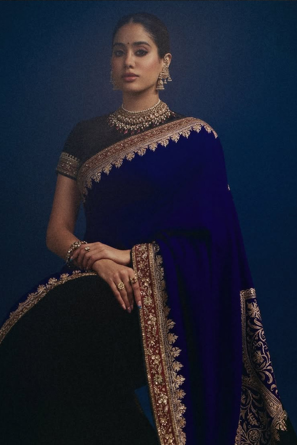Janhvi Kapoor Beautifully Rewears Her mother Sridevi Saree Photos17