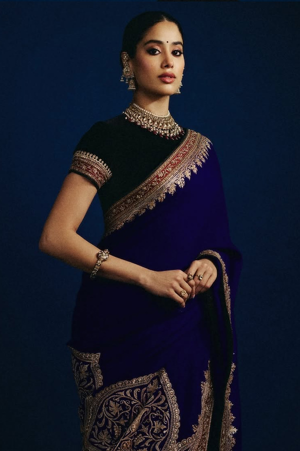 Janhvi Kapoor Beautifully Rewears Her mother Sridevi Saree Photos10