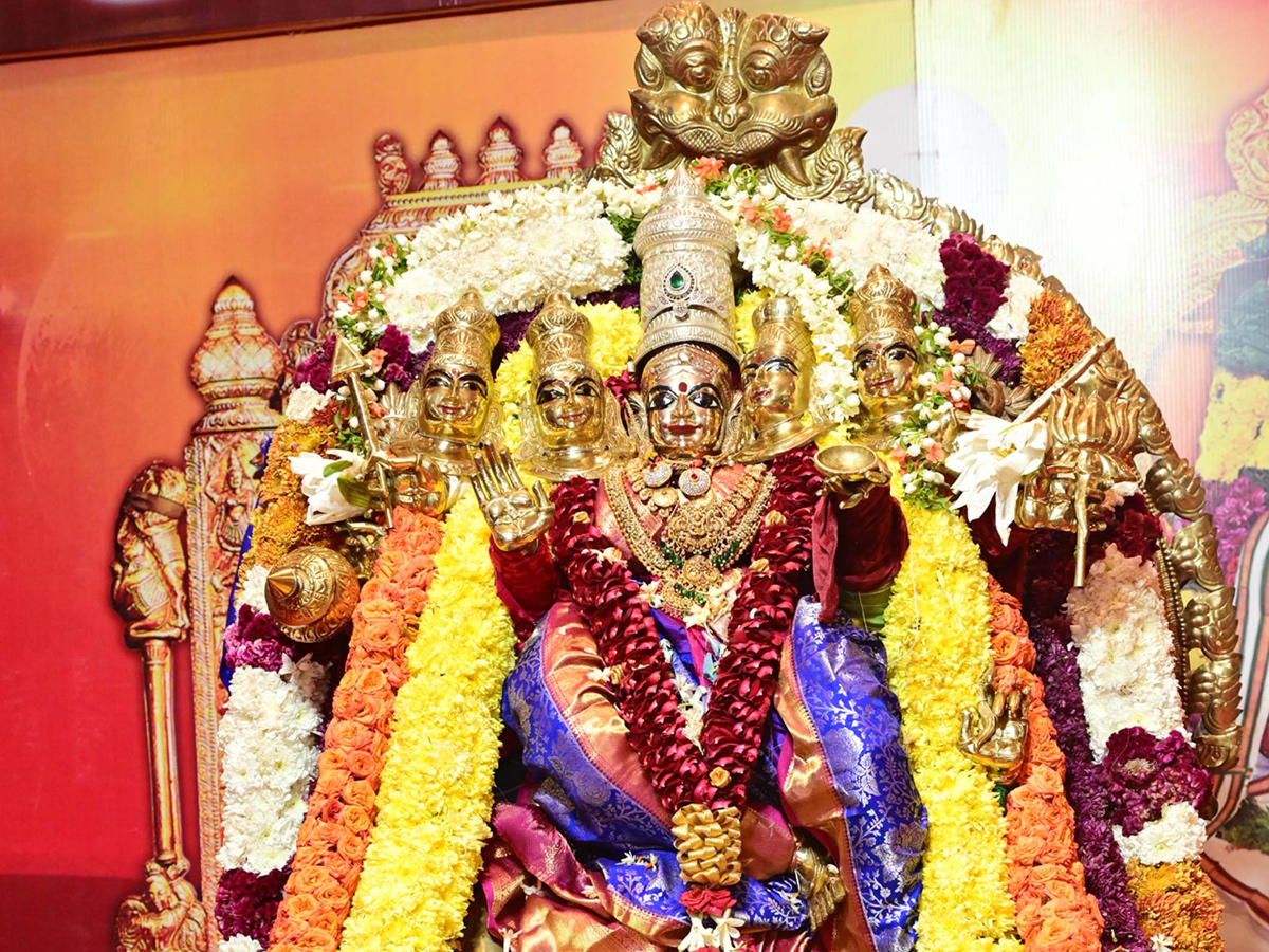 Sri Gayatri Devi Alankaram Day 2 : Huge Devotees Rush In Vijayawada Kanaka Durga Temple Photos2