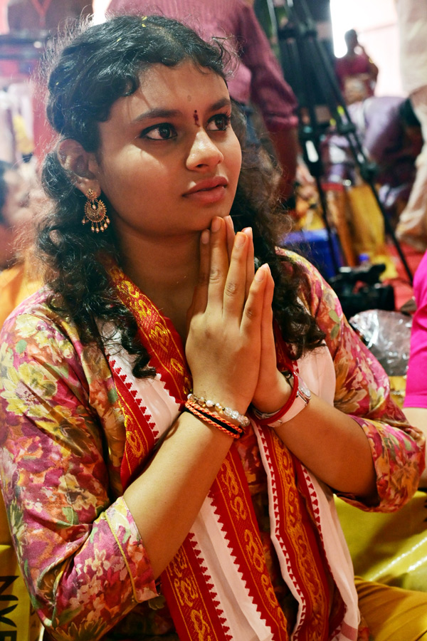 Sri Gayatri Devi Alankaram Day 2 : Huge Devotees Rush In Vijayawada Kanaka Durga Temple Photos12
