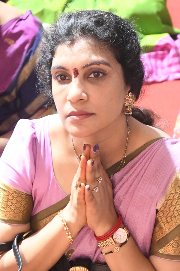 Sri Gayatri Devi Alankaram Day 2 : Huge Devotees Rush In Vijayawada Kanaka Durga Temple Photos13