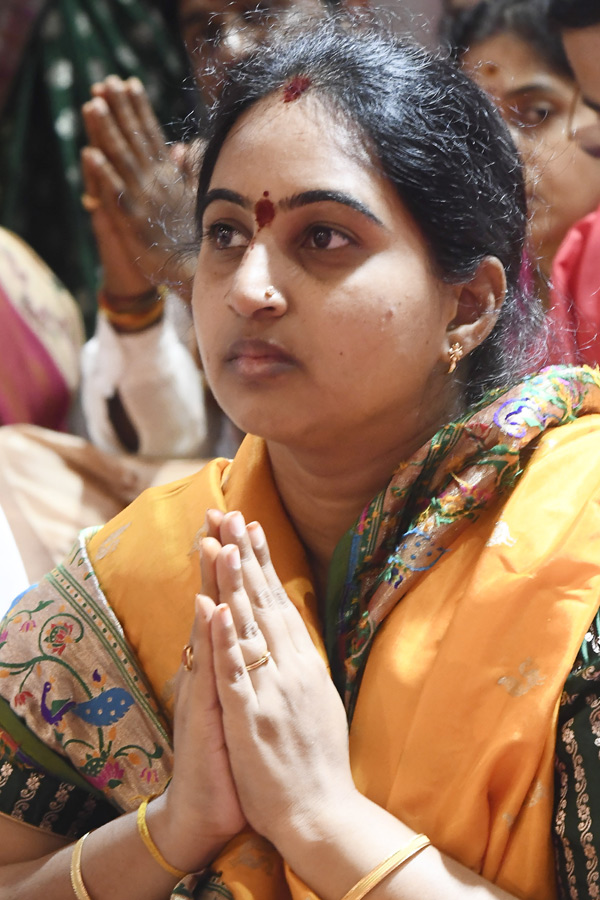 Sri Gayatri Devi Alankaram Day 2 : Huge Devotees Rush In Vijayawada Kanaka Durga Temple Photos17