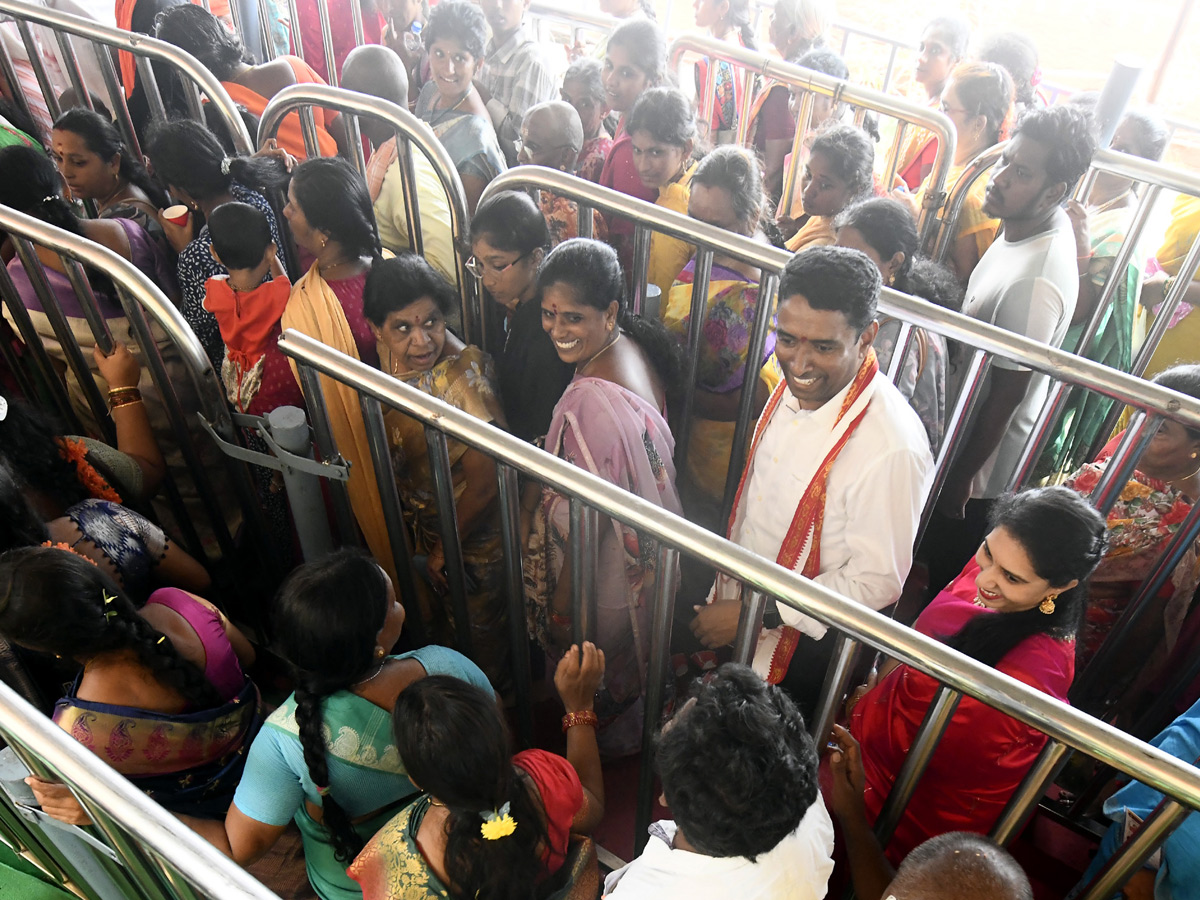 Sri Gayatri Devi Alankaram Day 2 : Huge Devotees Rush In Vijayawada Kanaka Durga Temple Photos22