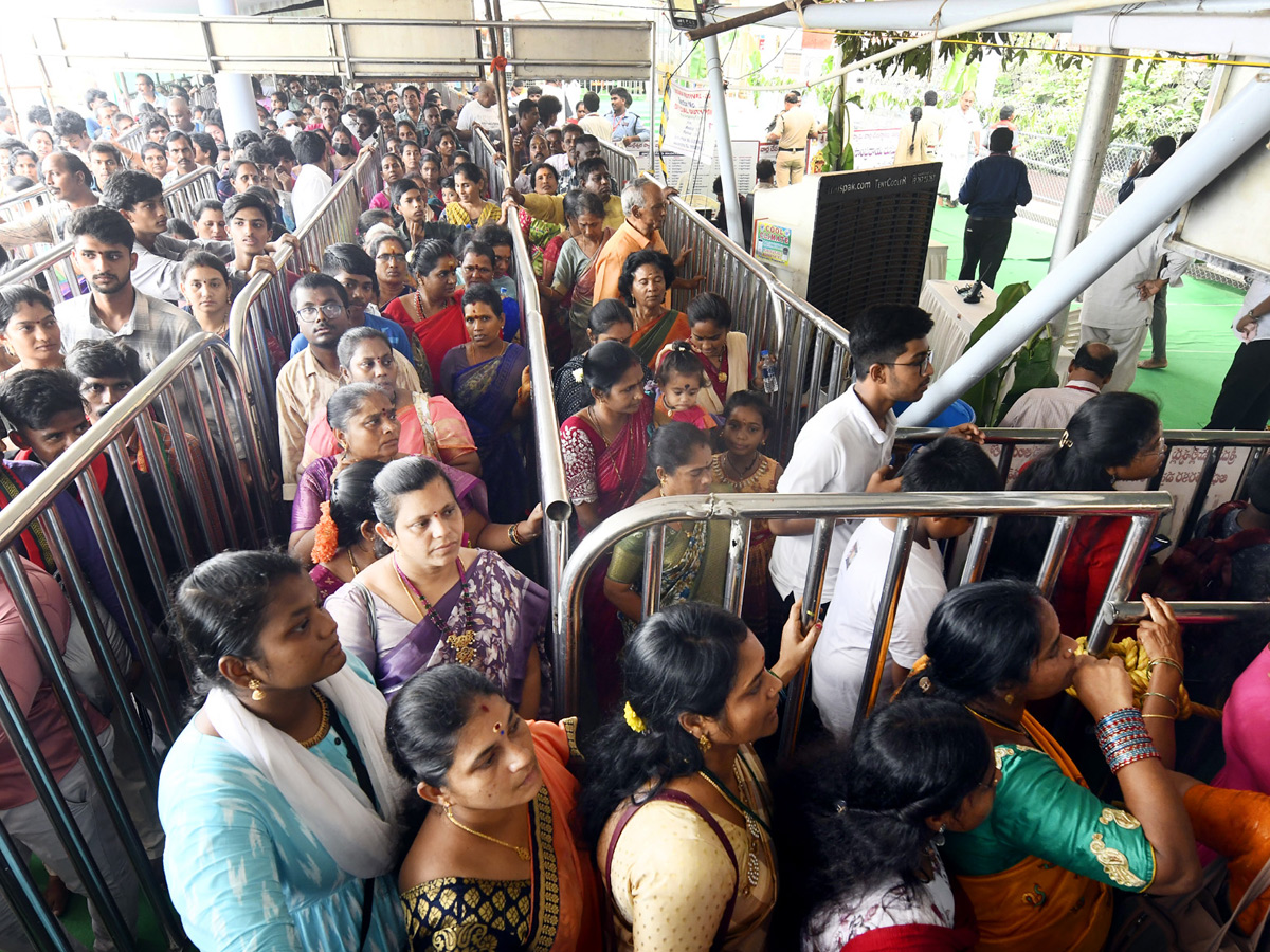 Sri Gayatri Devi Alankaram Day 2 : Huge Devotees Rush In Vijayawada Kanaka Durga Temple Photos24