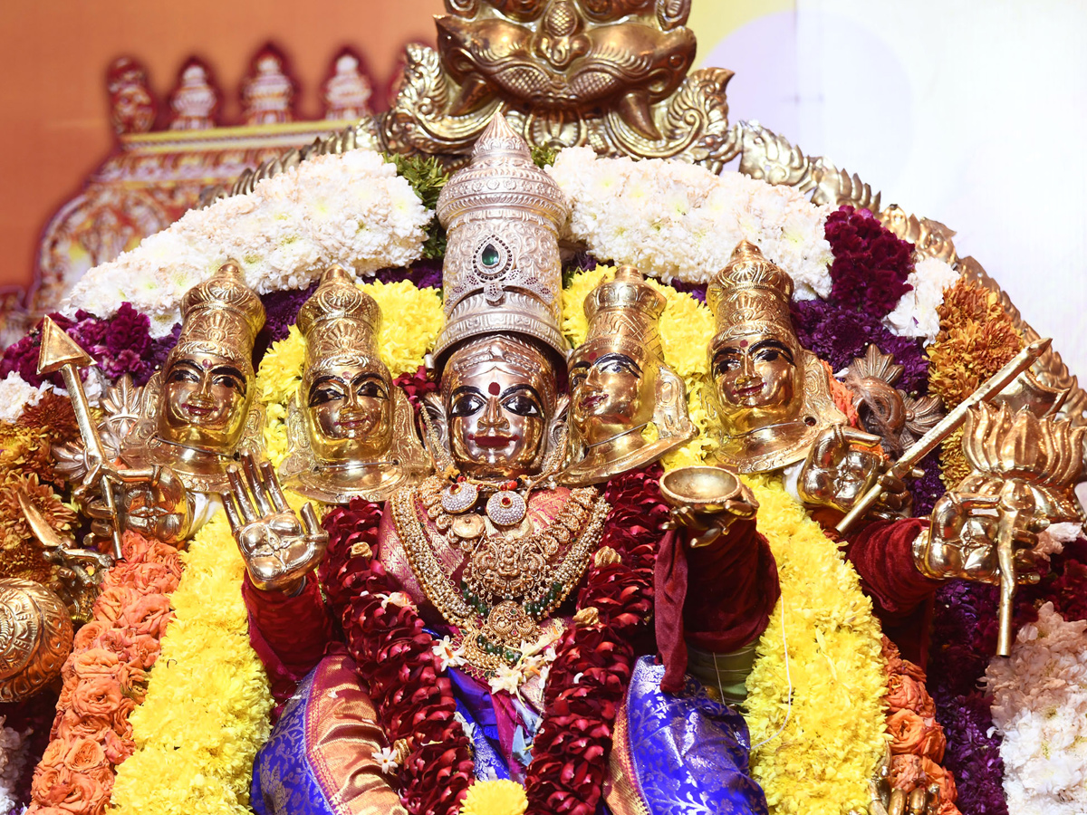 Sri Gayatri Devi Alankaram Day 2 : Huge Devotees Rush In Vijayawada Kanaka Durga Temple Photos4