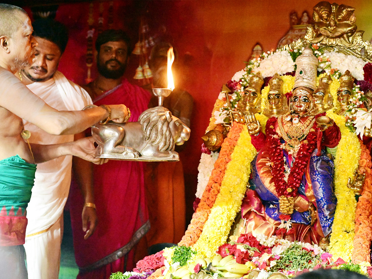 Sri Gayatri Devi Alankaram Day 2 : Huge Devotees Rush In Vijayawada Kanaka Durga Temple Photos6