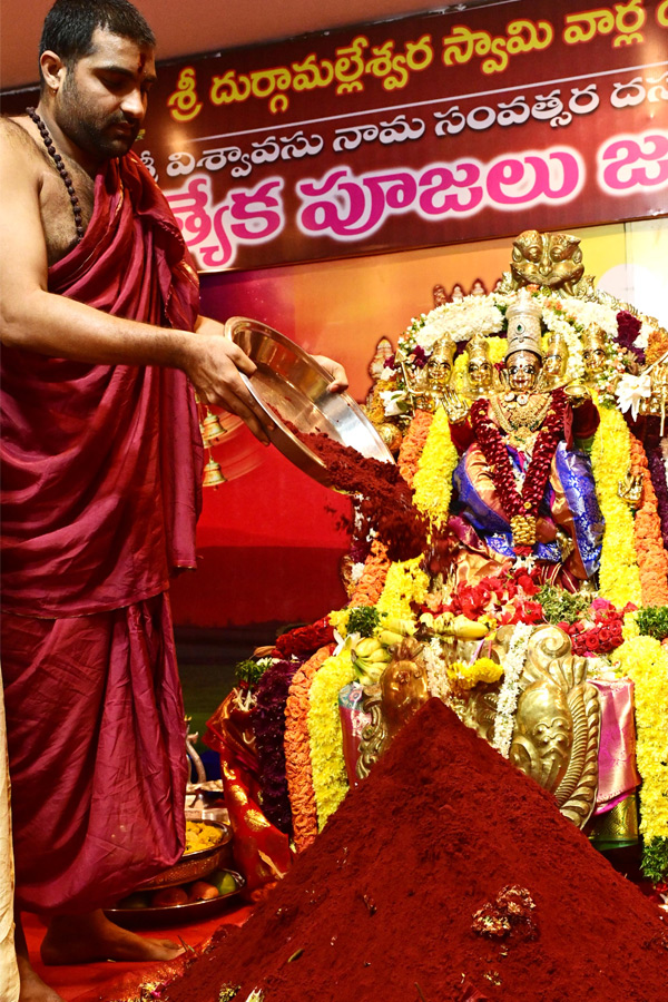 Sri Gayatri Devi Alankaram Day 2 : Huge Devotees Rush In Vijayawada Kanaka Durga Temple Photos8