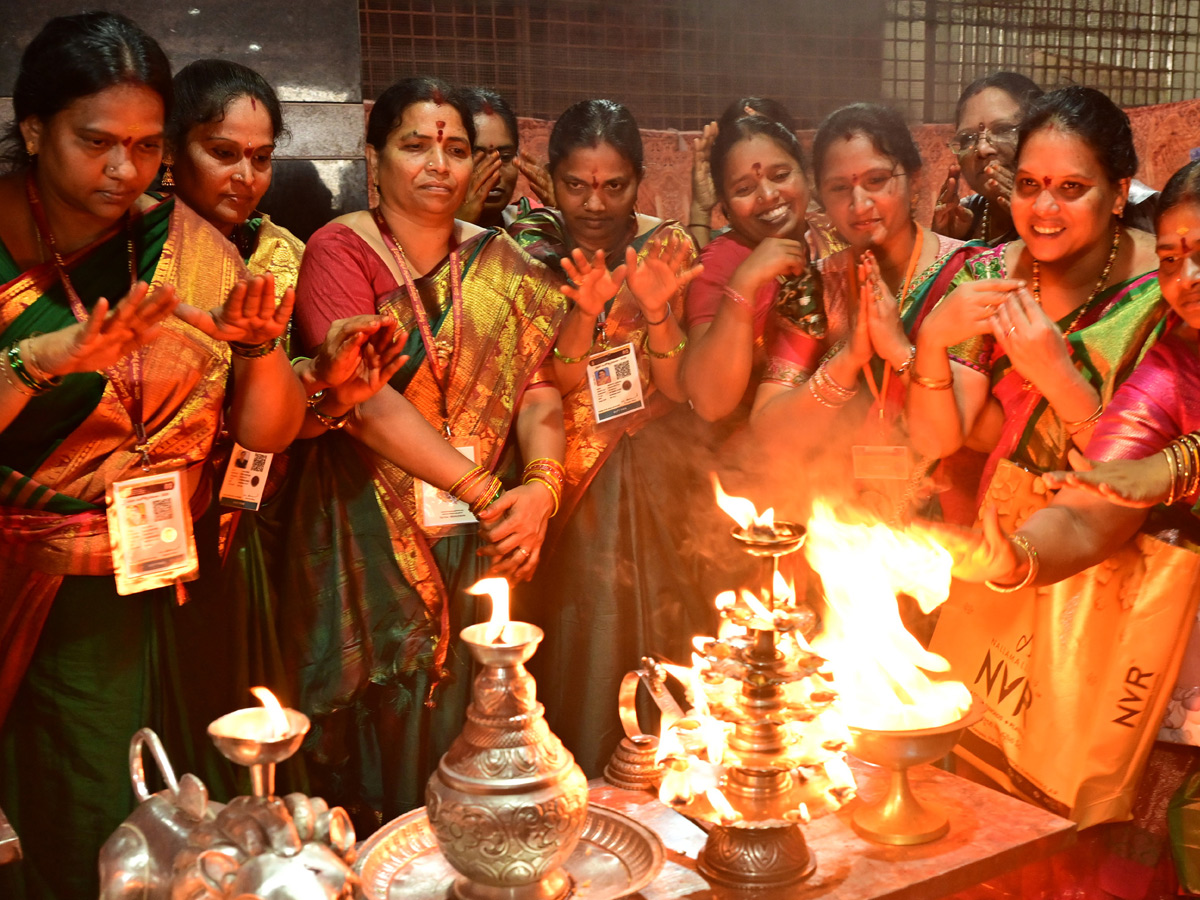 Sri Gayatri Devi Alankaram Day 2 : Huge Devotees Rush In Vijayawada Kanaka Durga Temple Photos9
