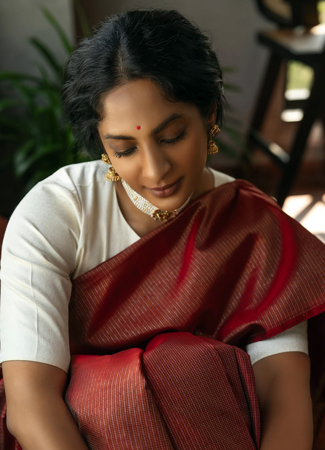 OG actress Shriya Reddy looks dazzling in a saree12
